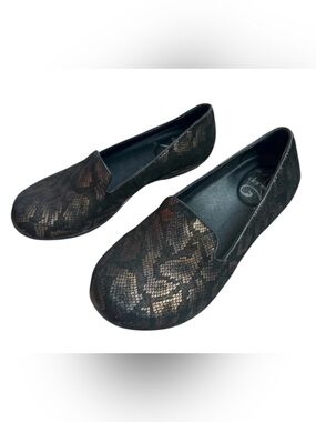 Dansko Olivia Bronze women’s 37 black slick snake print loafers